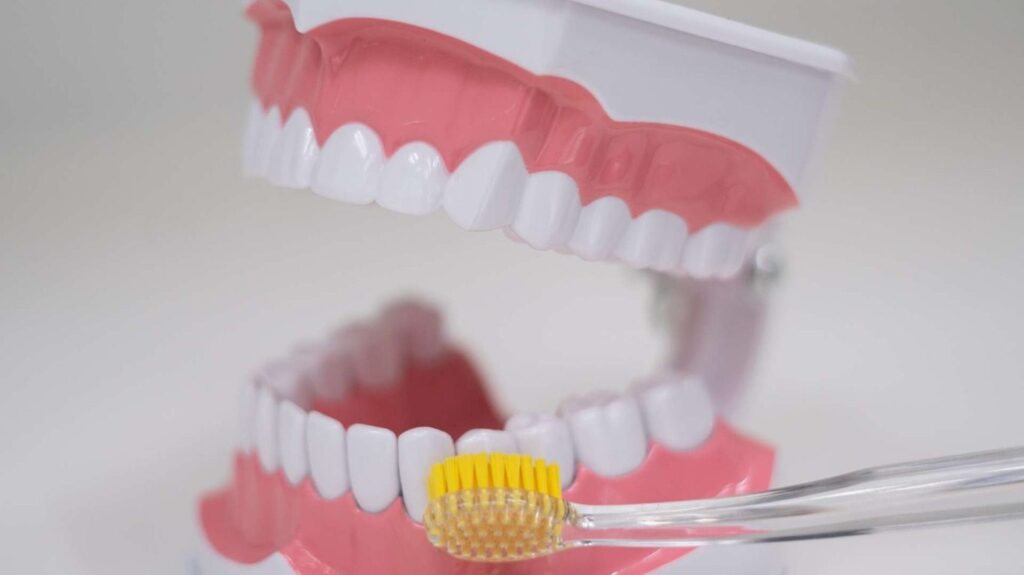 Jak prawidłowo dbać o implant zębowy po zabiegu