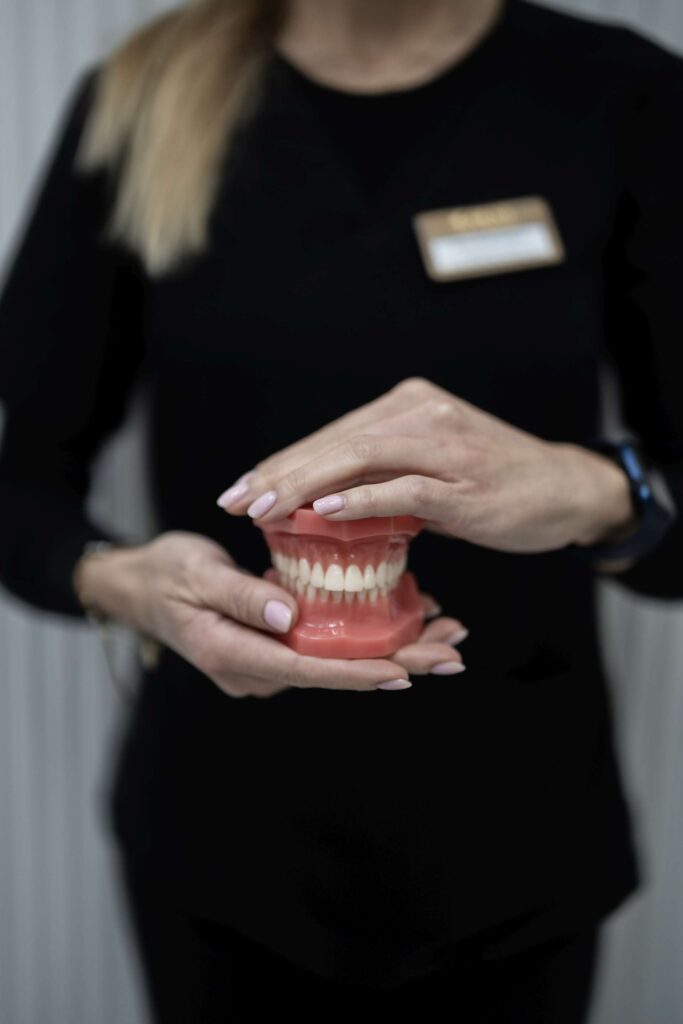 Aparat ortodontyczny po 30. roku życia – czy warto zdecydować się na leczenie?